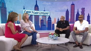 Veronica Beard Sheridan Jeans à fond cloche cousu portés par Jenna Bush Hager comme on le voit dans Aujourd’hui avec Hoda & Jenna le 20 juillet 2023