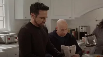 Todd Snyder Merino Suéter usado por Harry Goldenblatt (Evan Handler) como se ve en And Just Like That... (S02E06)