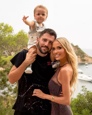 Black printed t-shirt worn by Dimitri Vegas on his Instagram account @dimitrivegas