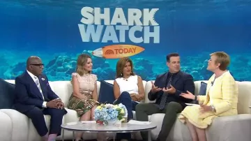 Chaqueta de tweed a cuadros recortada de Oscar de la Renta usada por Anne Thompson como se ve en Today el 21 de julio de 2023