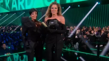 Alexander Mcqueen Recorte de volante de un solo hombro usado por Kris Jenner como se ve en The Kardashians (S03E09)