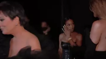 Miss Circle Merlina Vegan Leather Bustier Top porté par Malika Haqq vu dans The Kardashians (S03E09)