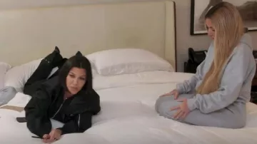 Skims Cot­ton Fleece Pullover Hood­ie worn by Kim Kardashian as seen in The Kardashians (S03E09)