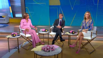 Michael Kors Camisa Jacquard de seda floral usada por Robin Roberts vista en Good Morning America el 19 de julio de 2023