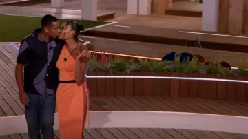 Shein One Shoulder Drawstring Knot Side Split Thigh Dress porté par Ella Thomas comme vu dans Love Island (S10E45)