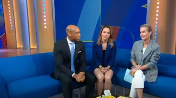 Michael Kors Collection Linen Crush Sleeve Blazer worn by Jennifer Ashton as seen in Good Morning America on July 21, 2023