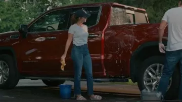 Madre The Stunner Zip Ankle Step Fray Jeans usados por Maddie Townsend (JoAnna Garcia) como se ve en Sweet Magnolias (S03E03)