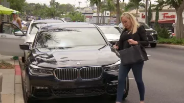 Alexander Mcqueen Chaqueta a medida en negro usada por Shannon Beador como se ve en The Real Housewives of Orange County (S17E07)