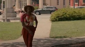 Ulla Johnson Lars Pantalones usados por Helen Decatur (Heather Headley) como se ve en Sweet Magnolias (S03E03)