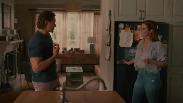 Madre The Mid Rise Dazzler Ankle Fray usada por Maddie Townsend (JoAnna Garcia) como se ve en Sweet Magnolias (S03E05)