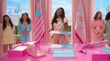 La jupe en tweed jaune portée par Barbie (Ana Cruz Kayne) dans le film Barbie