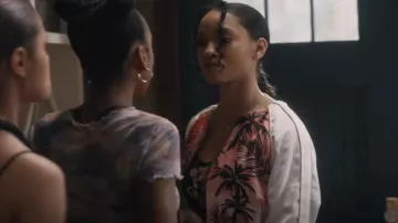 Pam & Gela Sunset Bomber Jacket porté par Nikki (Kadianne Whyte) vu dans Greenleaf (S05E03)