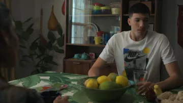 Camiseta Nike Air usada por Nick Mendez (Jason Rivera-Torres) en Swagger (S02E05)