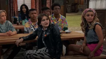 Asos New Look Crew Neck Gingham Tricot Débardeur en noir Chèque porté par Destiny Baker (Mallory James Mahoney) comme vu dans BUNK’D (S06E25)