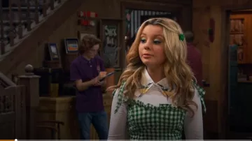Asos Design Sweetheart Neck Combinaison avec cravate épaule en pierre Gingham-Multi portée par Destiny Baker (Mallory James Mahoney) comme vu dans BUNK’D (S06E28)