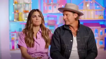 Combinaison de chaudière à manches courtes à boutons portés par Alison Victoria dans Barbie Dreamhouse Challenge (S01E02)