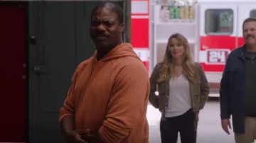 Le sweat à capuche Normal Brand Puremeso Weekend porté par Granville 'Granny' Smith (Marcus Henderson) vu dans Tacoma FD (S04E01)