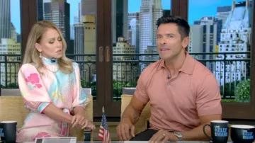 Zegna Baby Island Cotton & Cashmere Polo usado por Mark Consuelos como se ve en LIVE with Kelly and Mark el 24 de julio de 2023