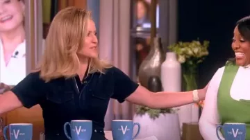 Good American Fit For Success Mono usado por Sara Haines visto en The View el 24 de julio de 2023