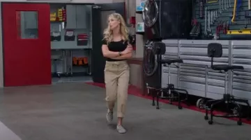 Veronica Beard Ma­hary Tie-Waist Pants worn by Lucy McConky (Hassie Harrison) as seen in Tacoma FD (S04E01)