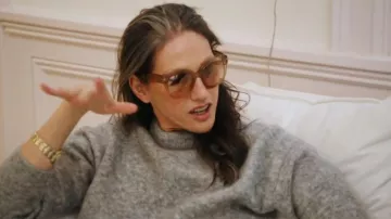 Samsoe & Samsoe Nor o-n Pull porté par Jenna Lyons vu dans The Real Housewives of New York City (S14E02)
