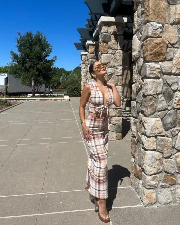 Carrera Glory Lunettes de soleil portées par Vanessa Hudgens sur son Instagram le 24 juillet 2023