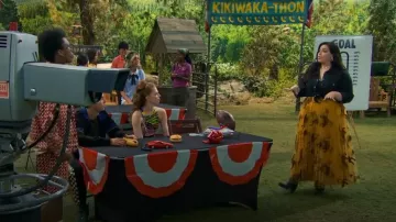 Levi's Ul­ti­mate West­ern Den­im Shirt worn by Lou Hockhauser (Miranda May) as seen in BUNK'D (S06E30)