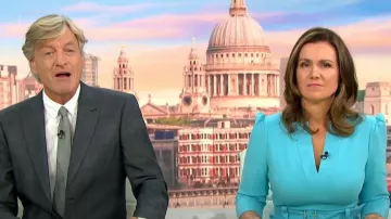 Karen Millen Compact Stretch Forever Belted Pencil Midi Dress en turquesa usado por Susanna Reid como se ve en Good Morning Britain el 18 de julio de 2023