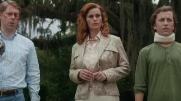 Roberto Cavalli Veste à imprimé serpent ceinturé portée par Amber Gemstone (Cassidy Freeman) comme on le voit dans The Righteous Gemstones (S03E07)
