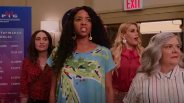 Aqua Elisa Animal Print Chemisier porté par Dawn Solano (Sara Bareilles) comme on le voit dans Girls5eva (S01E07)