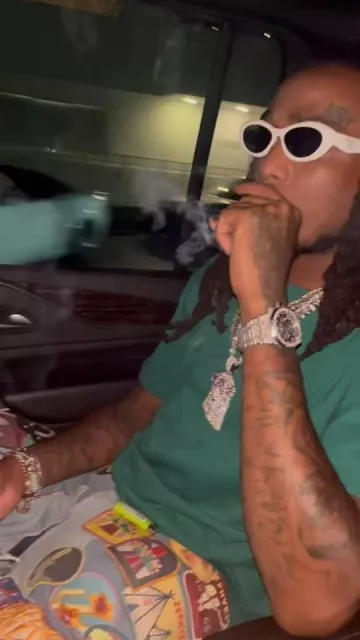 Gafas de sol Prada Eyewear White Oval Symbole usadas por Quavo en la cuenta de Instagram @quavohuncho