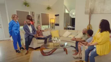 Zara Satin Ef­fect Blue shirt worn by Jessica Banks as seen in Hack My Home (S01E08)