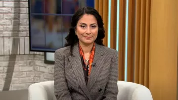 Chaqueta de abad en ángulo de teoría usada por Celine Gounder como se ve en CBS Mornings el 24 de julio de 2023