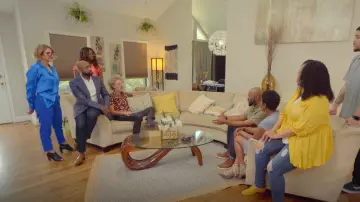 Zara Roy­al Blue High Waist­ed Pants worn by Jessica Banks as seen in Hack My Home (S01E08)