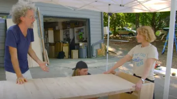 Imogene + Willie Unisex End está cerca de la camiseta usada por Jessica Banks como se ve en Hack My Home (S01E08)