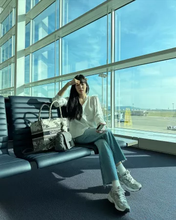 Bolso Dior Medium Caro usado por Tiffany en su Instagram el 26 de julio de 2023