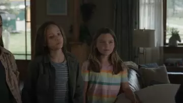 T-shirt de poche Gap Organic Cotton Boxy porté par Lucy Pickett (Kamryn Pliva) vu dans Joe Pickett (S02E07)