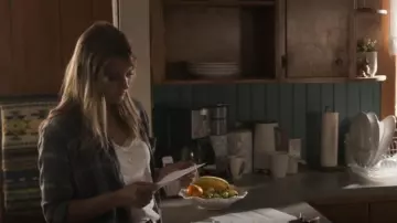 Lauren Ralph Lauren Button Chemise avant femme Plus 2X Plaid pêche porté par Marybeth Pickett (Julianna Guill) vu dans Joe Pickett (S02E07)