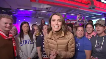 Uniqlo Ultra Light Down Jacket in Beige worn by Molly Hunter as seen in Today on  July 26, 2023