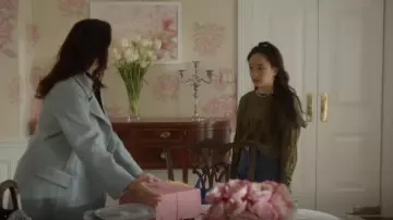 Edikted Clover Slashed Crop Sweater worn by Lily Goldenblatt (Cathy Ang) as seen in And Just Like That… (S02E07)