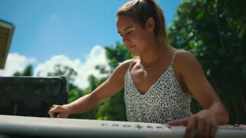 Volcom Sorry Babe Cami porté par Moana Jones Wong vu dans Surf Girls Hawai’i (S01E01)