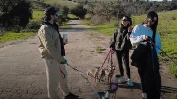 Set Active Oversized Puffer porté par Kylie Jenner comme on le voit dans The Kardashians (S03E10)