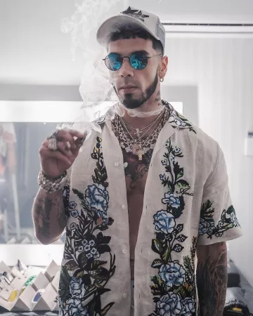 Amiri Cream & 3 Black Star Trucker Hat worn by Anuel AA on his Instagram account @anuel