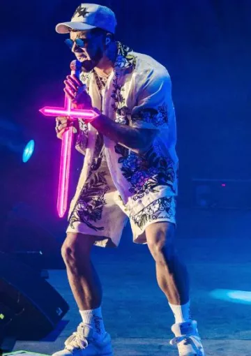 Amiri Ivory Floral Linen Shorts worn by Anuel AA on his Instagram Story on @anuel