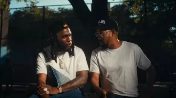 New Era NY Yankees Black 2000 World Series 59FIFTY Gorra de sombrero usada por Burna Boy en su Big 7 (Video musical oficial)