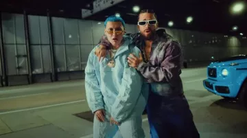 Gafas de sol Oakley Iridium & Gold X-Metal XX 24K usadas por Blessd en BLESSD ❌ MALUMA | EL RELOJ ⏰ (VIDEO OFICIAL)