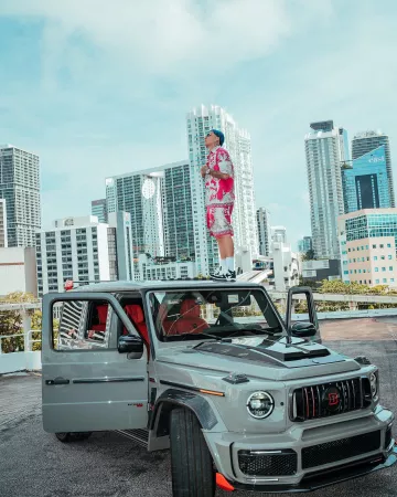 Off White Black & White OOO Sneakers usados por Blessd en su cuenta de Instagram @blessd