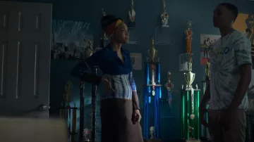 Proenza Dchouler White Dip Dye Knit Dress Ultramarine And Chococlate Brown usado por Jenna Carson (Shinelle Azoroh) como se ve en Swagger (S02E03)