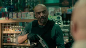 Gants Mechanix portés par Sonny (Mike Seal) comme on le voit dans This Fool (saison 2 épisode 2)