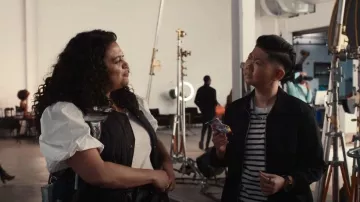 Chaleco acolchado H&M usado por Mavis Beaumont (Michelle Buteau) como se ve en Survival of the Thickest (S01E01)
